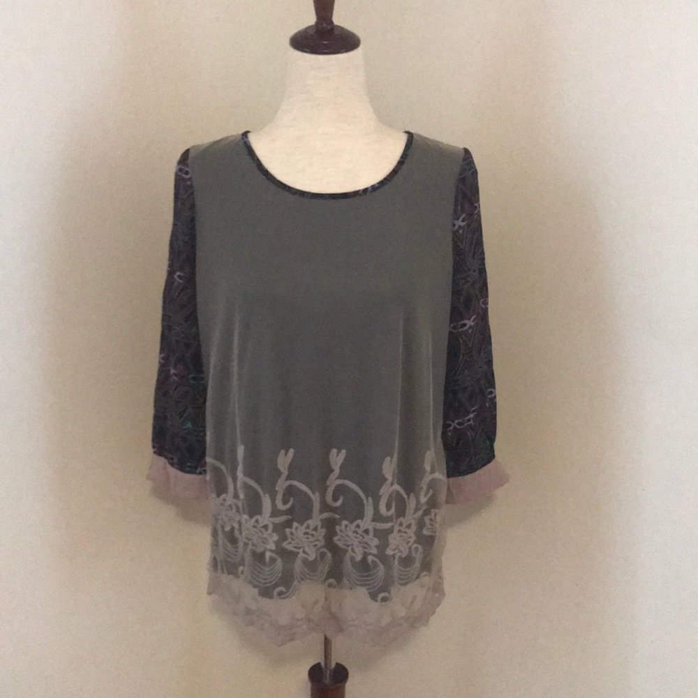 Gimmicks top from buckle